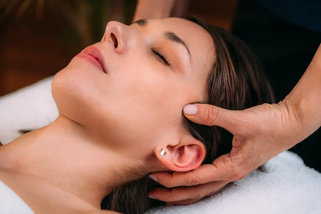 Ajurvedska masaz hlavy 2 - Seraya masáže | Mladá Boleslav